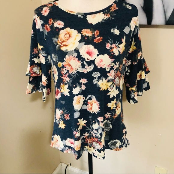 Blu Pepper Floral Bell Sleeve Open Tie Back Top - Picture 2 of 9